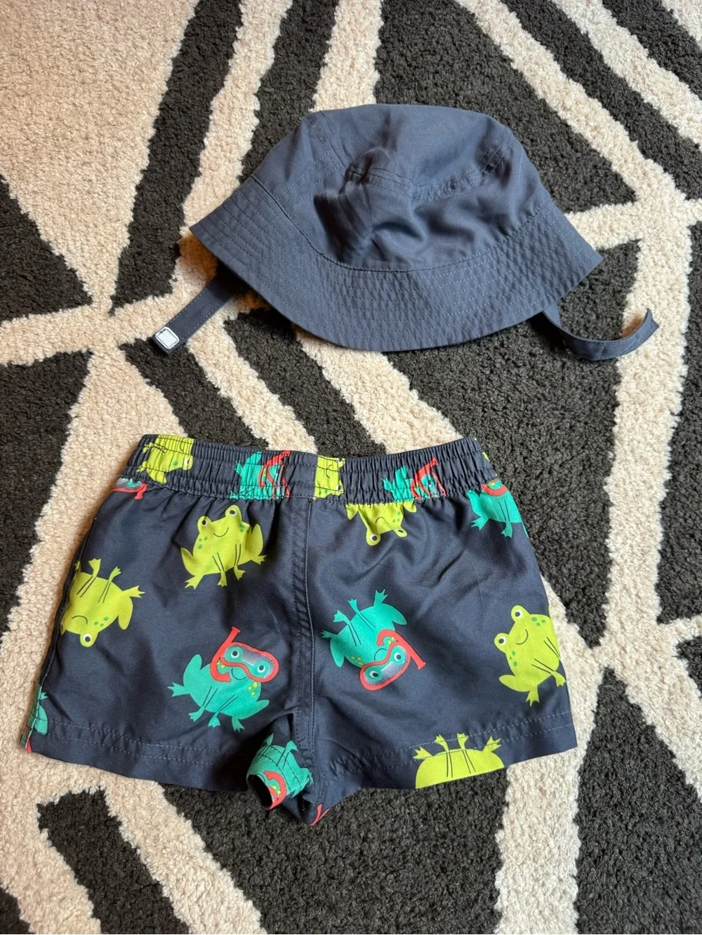 Toddler Frog Print Bucket Hat and Swim Shorts Set - Navy and Green